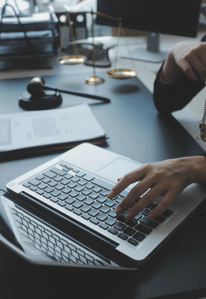 Customer support representative or icon representing 24/7 notary support availability.